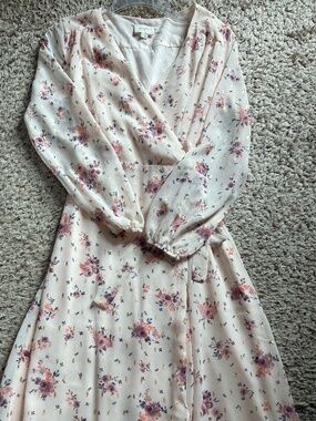 Everly blush floral wrap dress, size small, excellent condition